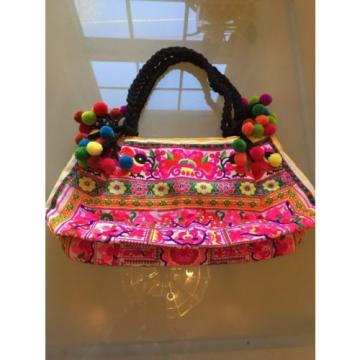 NWOT Floral Birds Embroidered And Pom Pom Boho Chic Resort Beach Bag Handbag